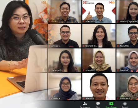 Hybrid training marketing menjadi solusi efektif bagi siapa saja yang ingin belajar strategi pemasaran secara praktis, karena metode ini menggabungkan pembelajaran online dengan coaching langsung dari mentor berpengalaman sehingga peserta tidak hanya memahami teori, tetapi juga mampu mengimplementasikan strategi marketing secara nyata untuk meningkatkan penjualan dan membangun brand yang lebih kuat di era digital.